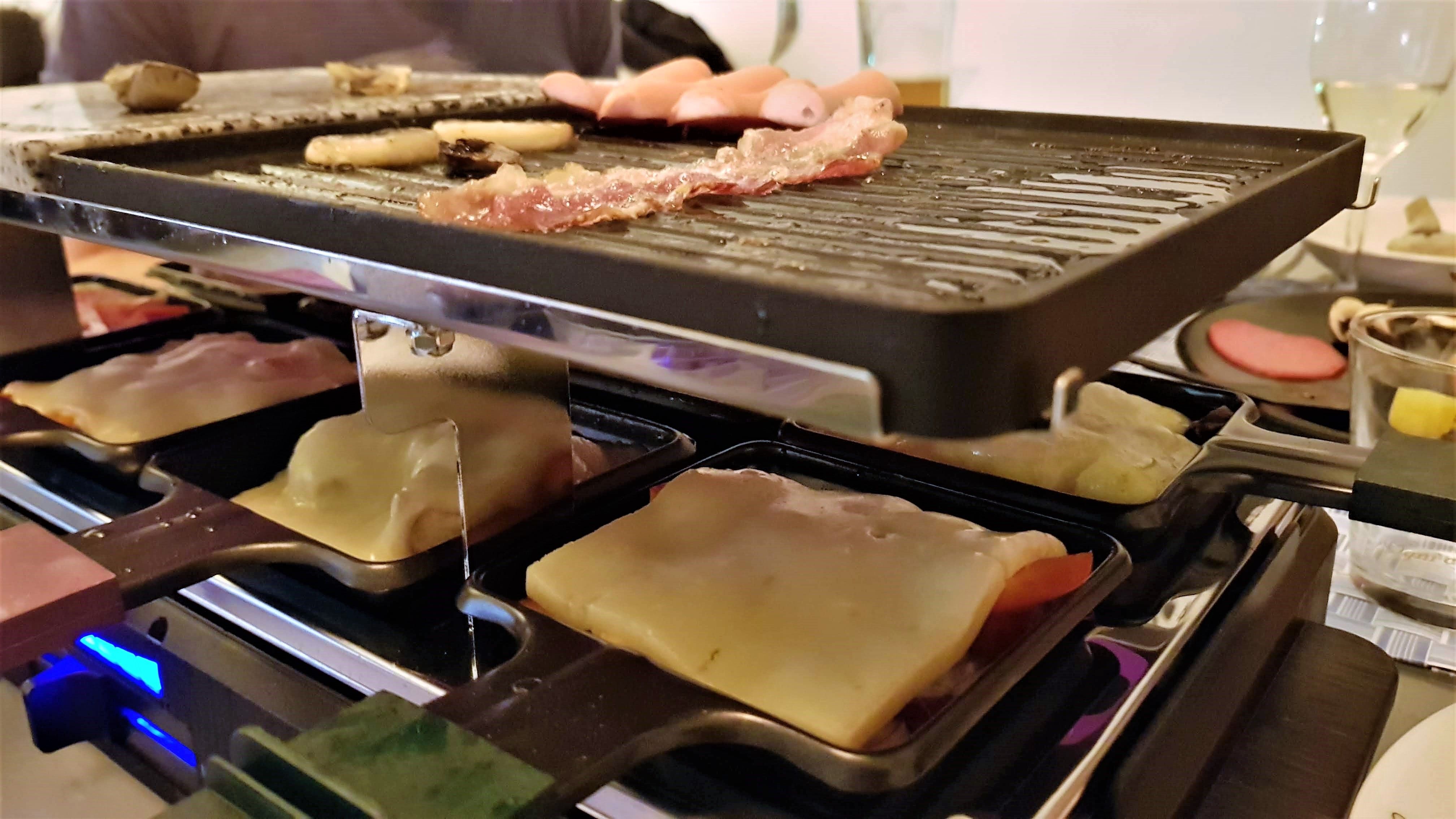 Genialer Trick: So wird der Raclette-Grill im Nu blitzsauber!