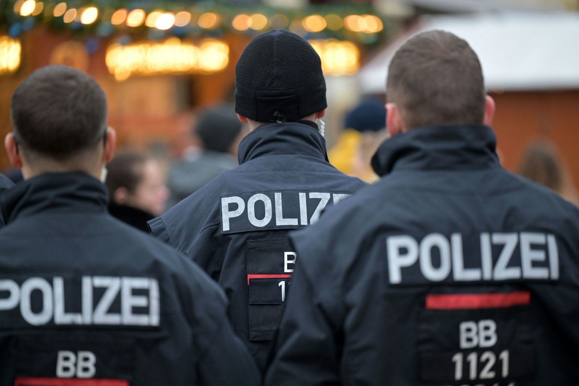 In Brandenburg wurden zwei Polizisten wegen ihrer rechtsextremen Gesinnung entlassen.