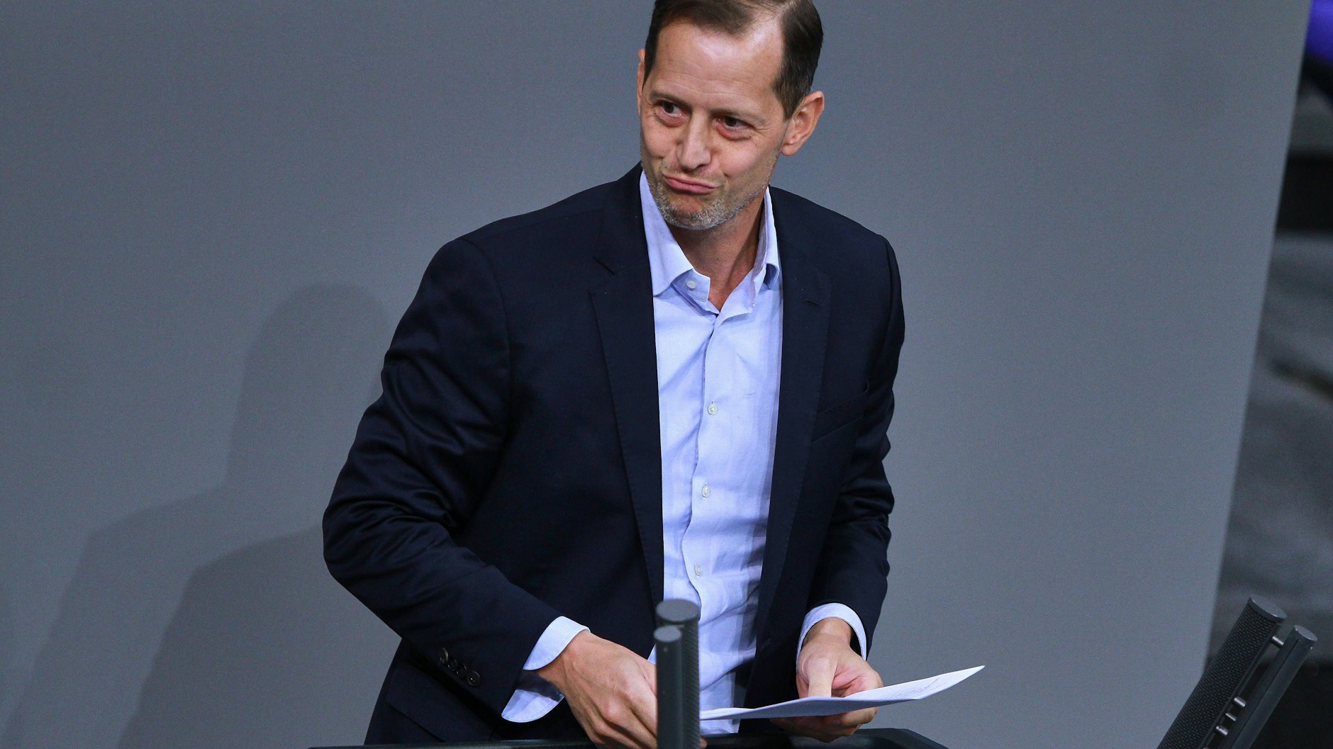 Der AfD-Bundestagsabgeordnete Roger Beckamp soll beim Treffen den anwesenden Mitgliedern der Neonazi-Gruppen Jobs bei den Abgeordneten ans Herz gelegt haben.