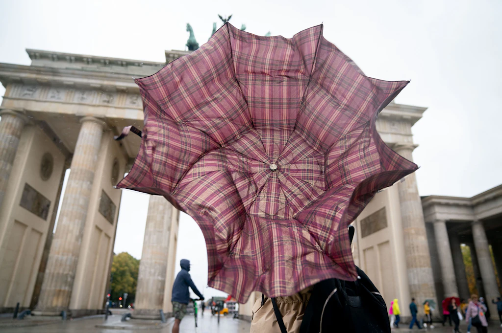 Das lokale Wetter für Berlin & Brandenburg: Frost, Nebel, Sturm!