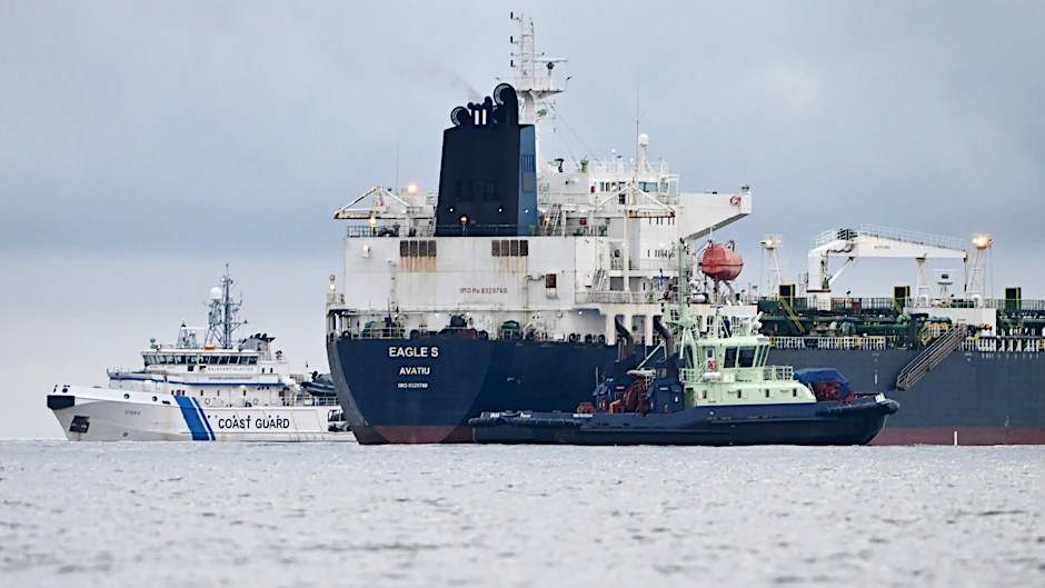 Das auf den Cookinseln registrierte Schiff „Eagle S“ soll zu Putins Schattenflotte gehören. Der Anker beschädigte die Stromverbindung zwischen Finnland und Estland.