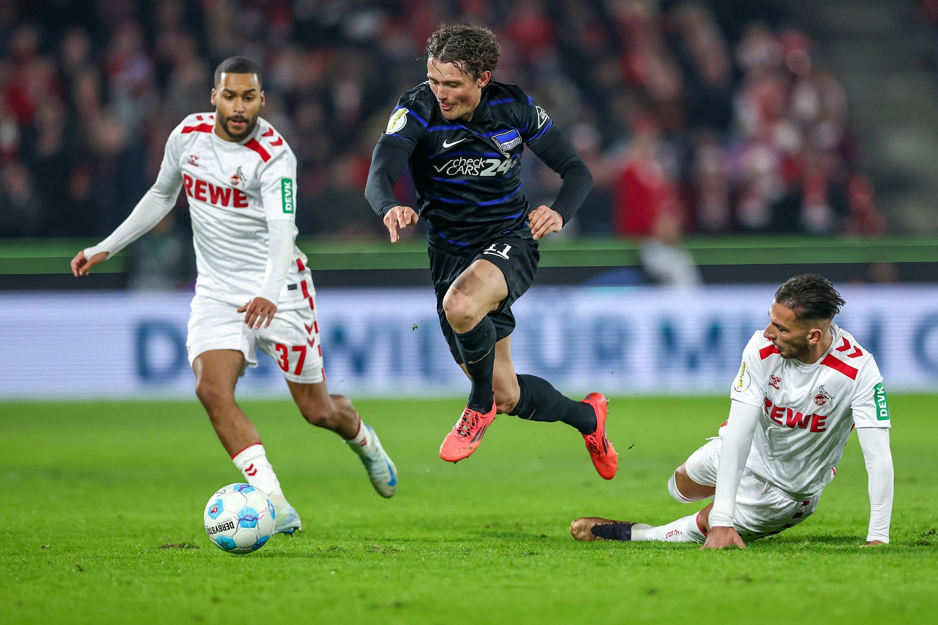 Herthas Publikumsliebling Fabian Reese im Pokal-Achtelfinale beim 1. FC Köln Anfang Dezember. Flink entwischt der den Kölnern, doch die 48 Minuten waren zu viel für ihn.