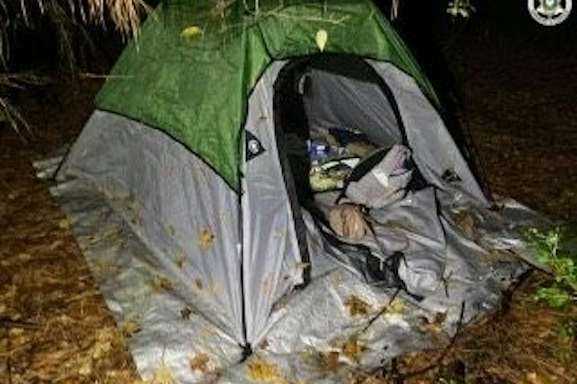 Mitten im Wald musste die 14-Jährige in diesem Zelt zwei Tage lang ausharren.