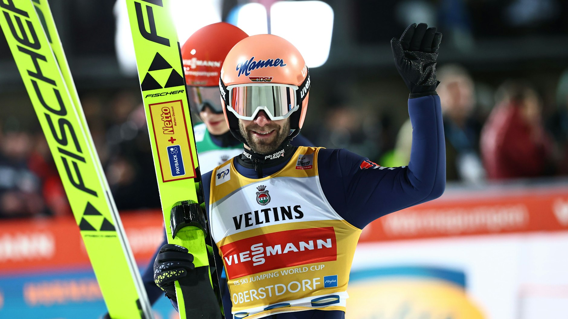 Oberstdorf: Pius Paschke jubelt über seinen Sprung beim Vierschanzentournee-Auftakt.