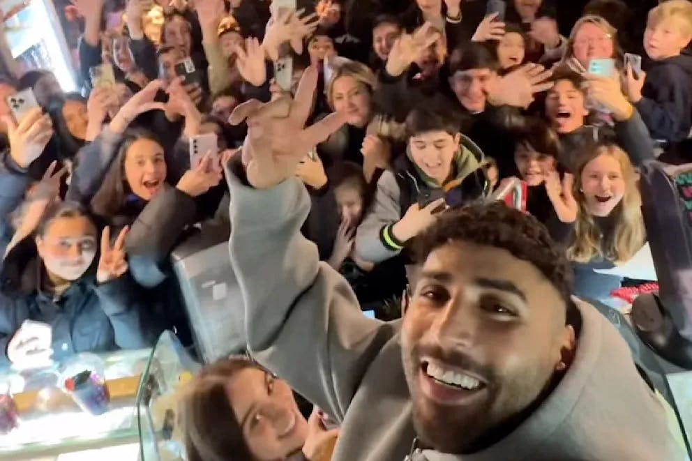 Der Instagram-Star Nader und seine Fans.
