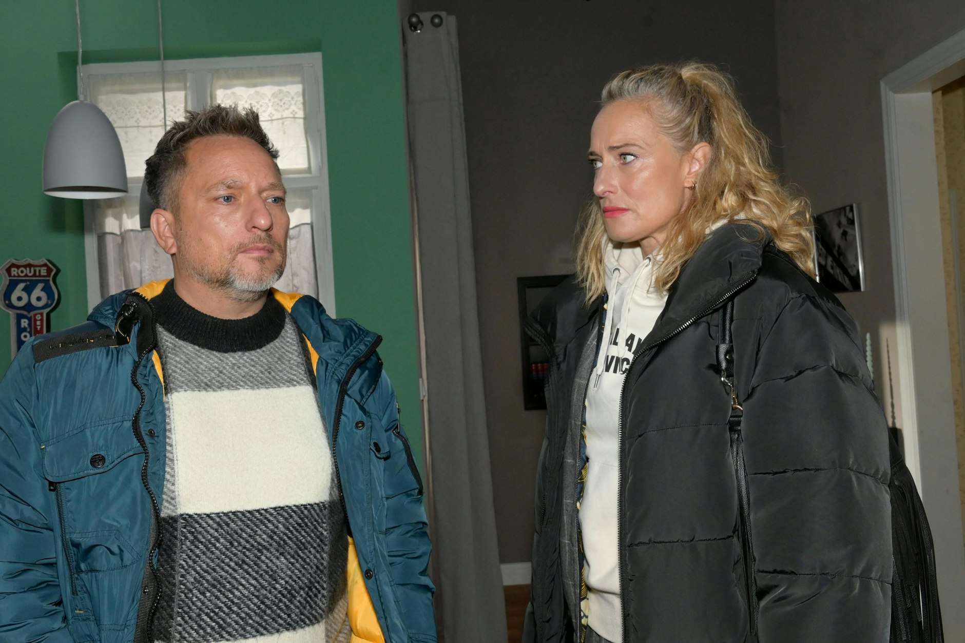 Maren (Eva Mona Rodekirchen) hat das Gefühl, dass der Kampf um Michael "Michi" (Lars Pape) vergeblich ist.