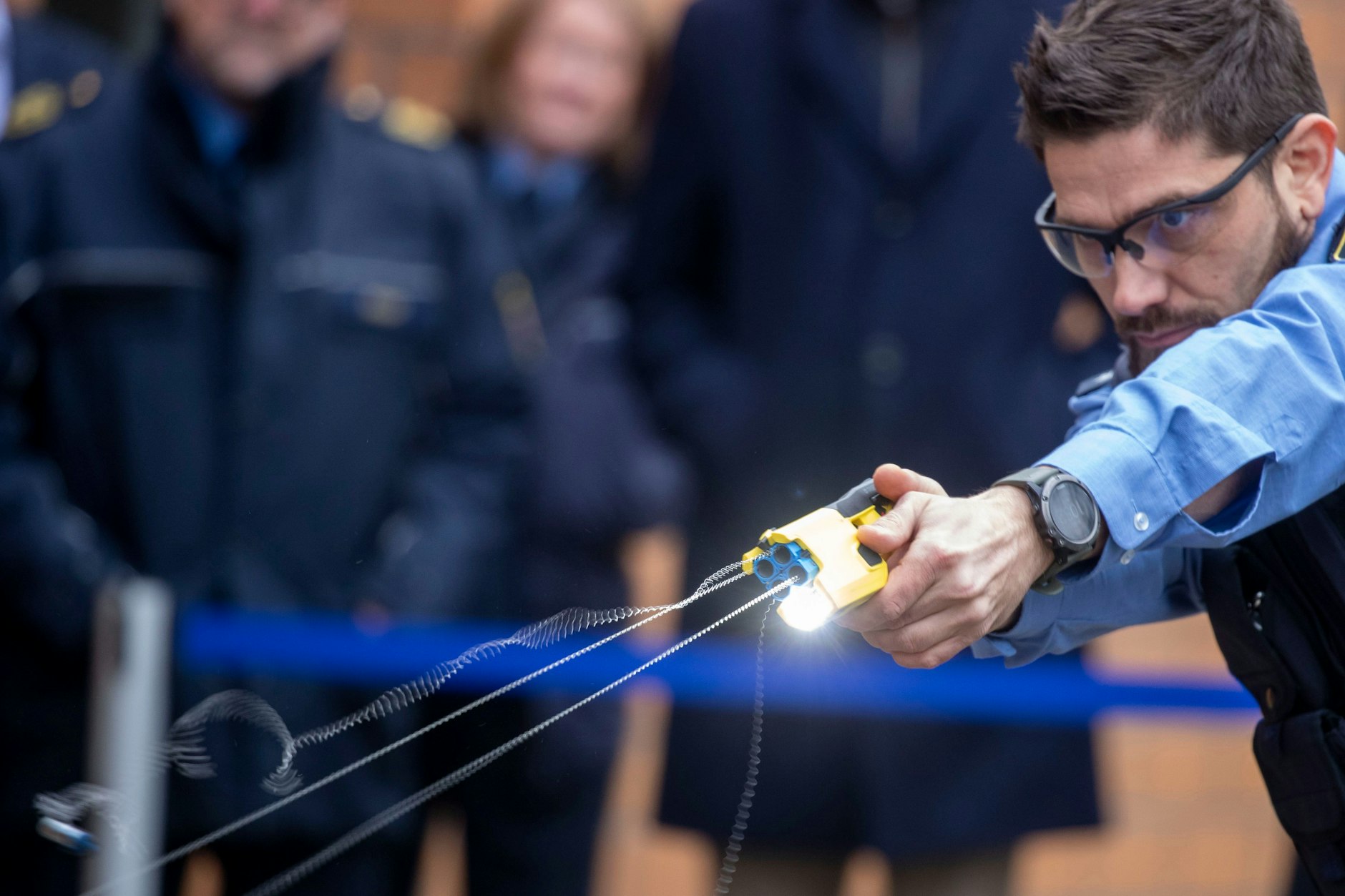 Die Polizei stoppt Angreifer immer wieder mit Tasern. Diese Waffen gehören inzwischen zum Alltag vieler Einsatzkräfte. (Symbolfoto)