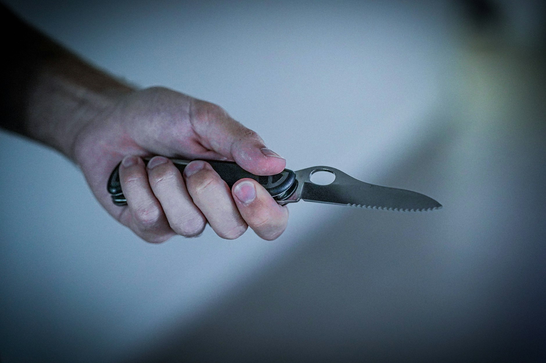 Ein Mann hat in Moabit Menschen mit einem Messer bedroht. (Symbolbild)