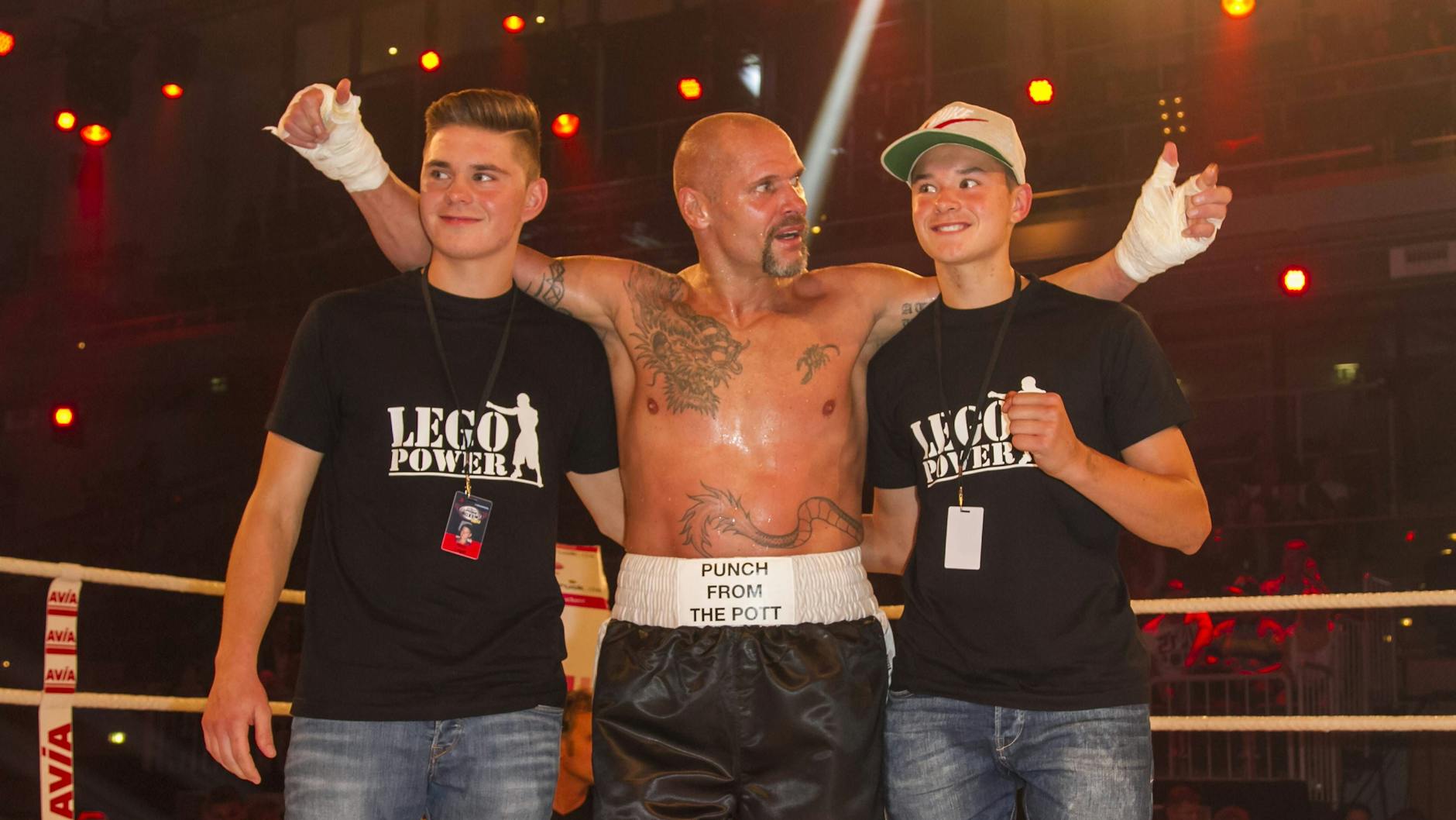 Thorsten Legat mit seinen Söhnen Nico und Leon bei „Das große ProSieben Promiboxen“ im Jahr 2014.