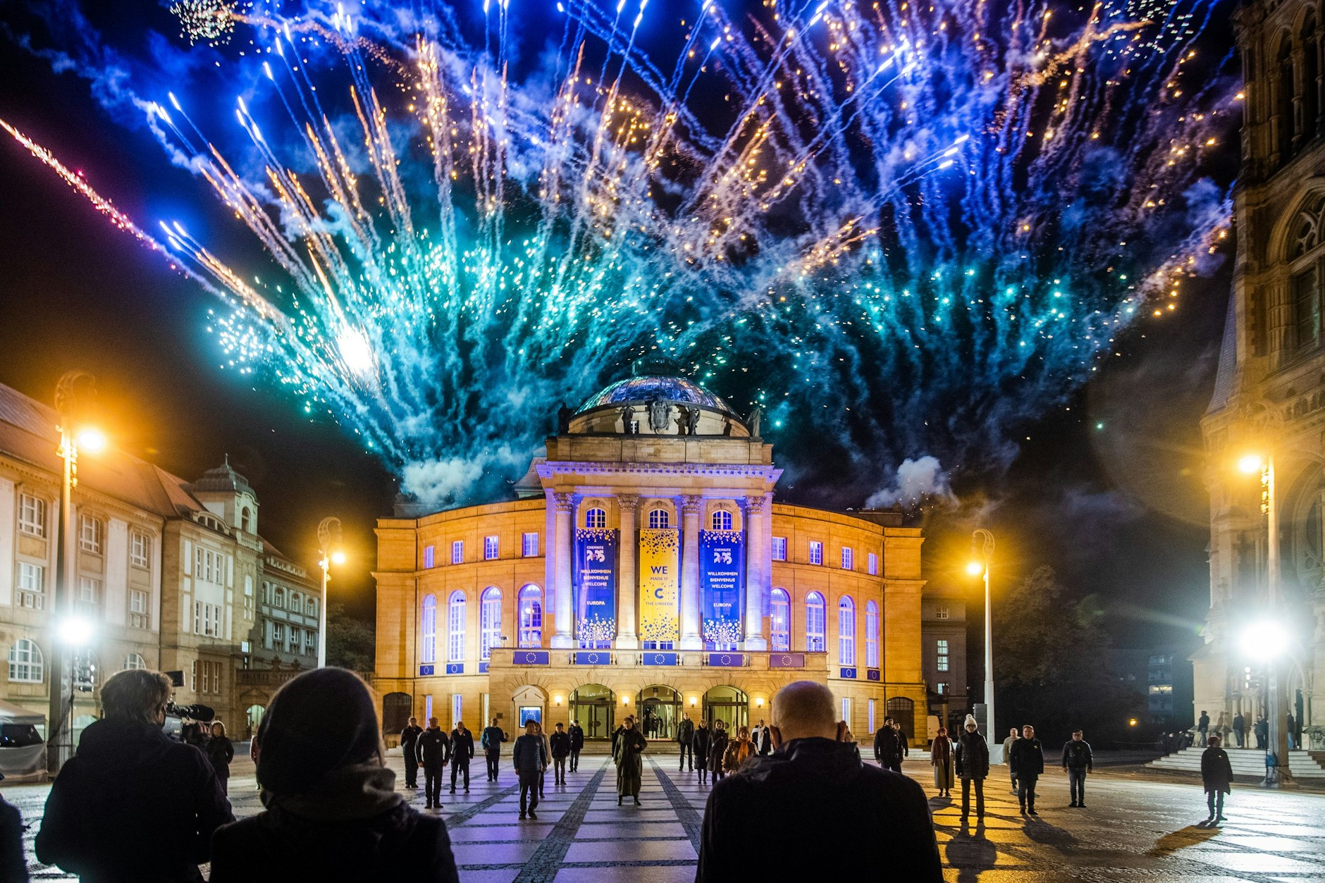 Wir sind Kulturhauptstadt! Feuerwerk auf dem Theaterplatz nach der Juryentscheidung im Oktober 2020