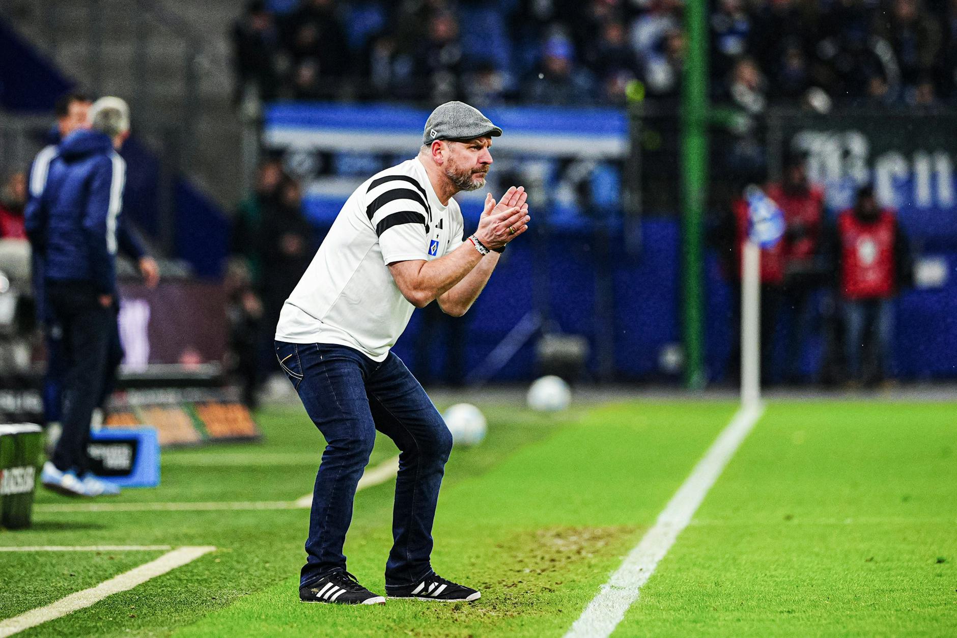 Steffen Baumgart, der Vulkan mit der Mütze, an der Seitenlinie. Er soll beim 1. FC Union wieder Feuer ins Spiel bringen.