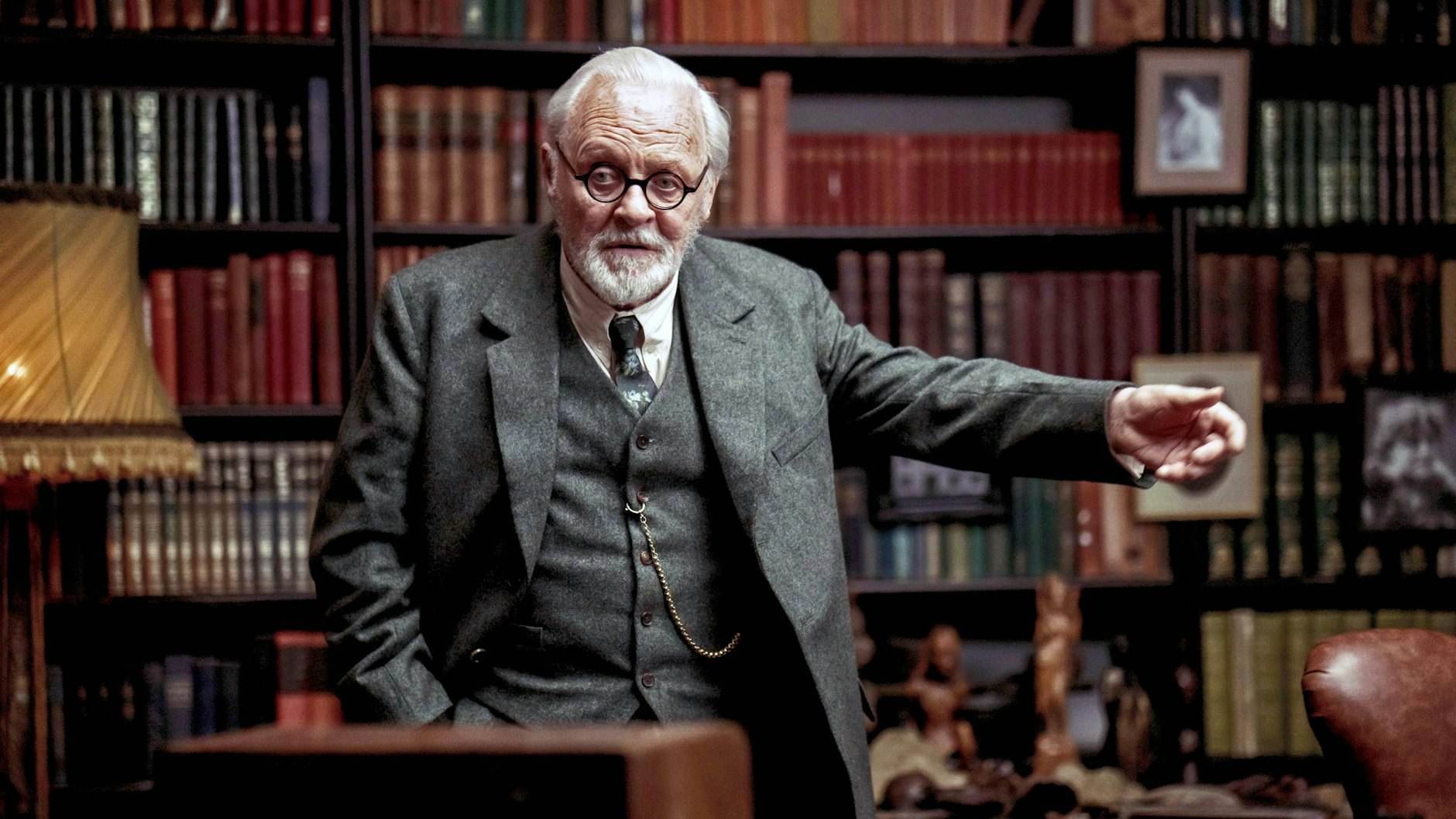 Anthony Hopkins als Sigmund Freud im film „Freud – Jenseits des Glaubens“ 