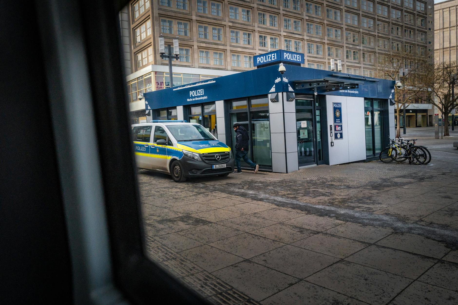 Polizeiwache am Alexanderplatz in Berlin.