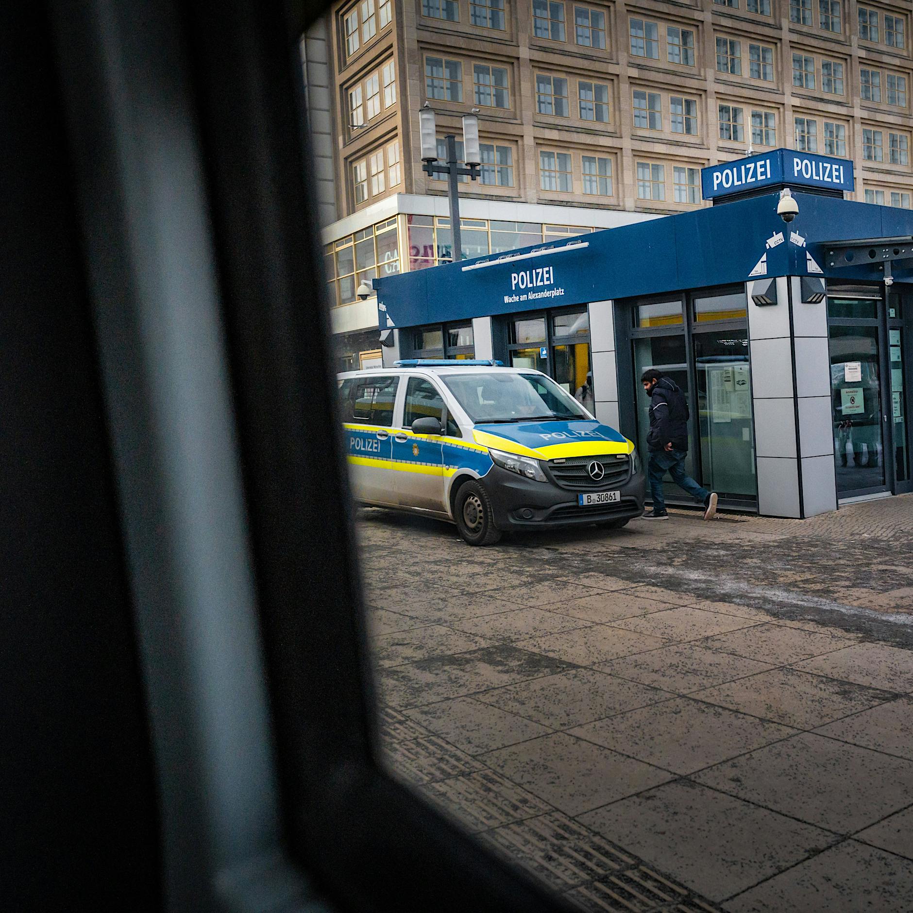 Big Brother is watching you: Wie die Stadt das Gefühl der Verunsicherung widerspiegelt