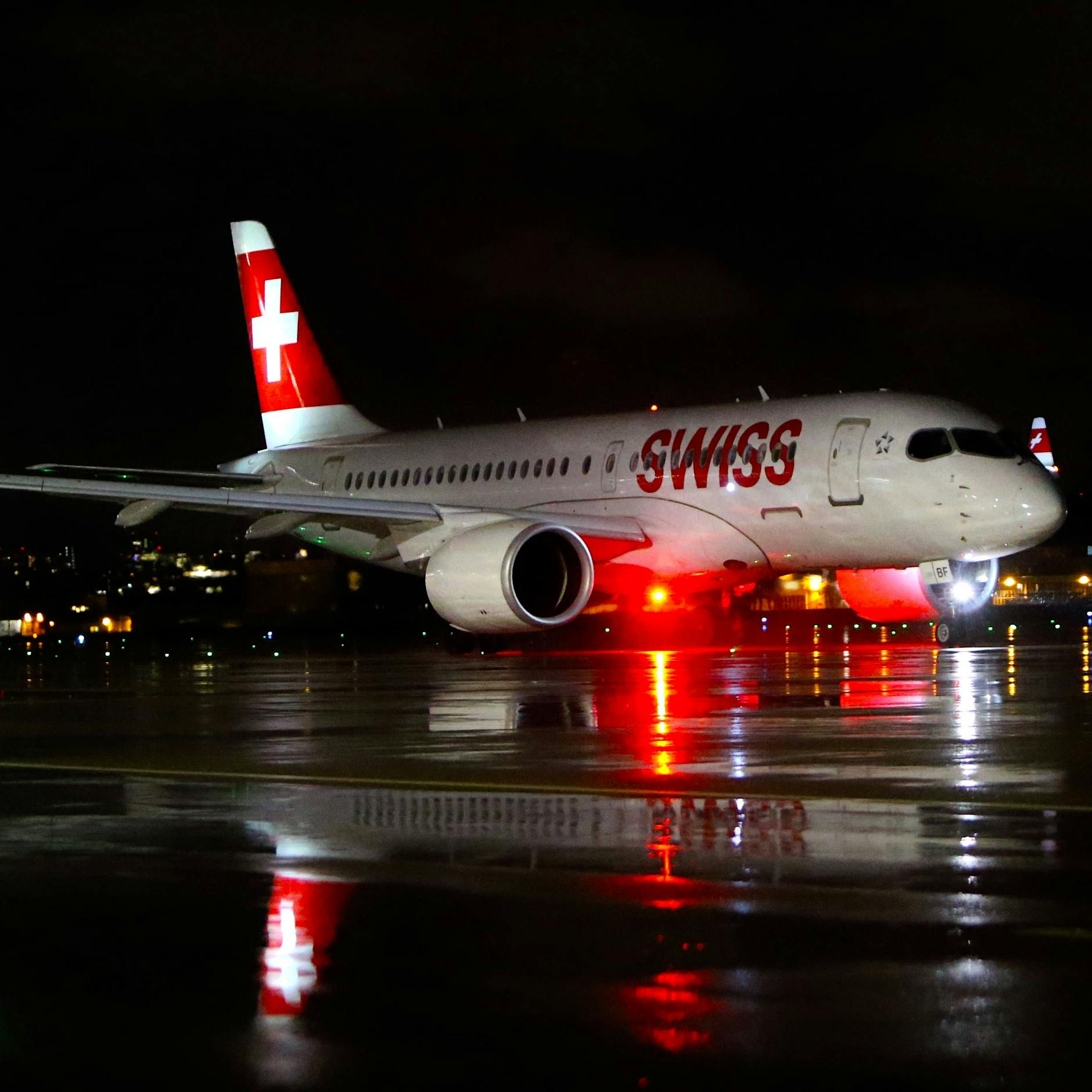 Flugbegleiter stirbt nach Notlandung