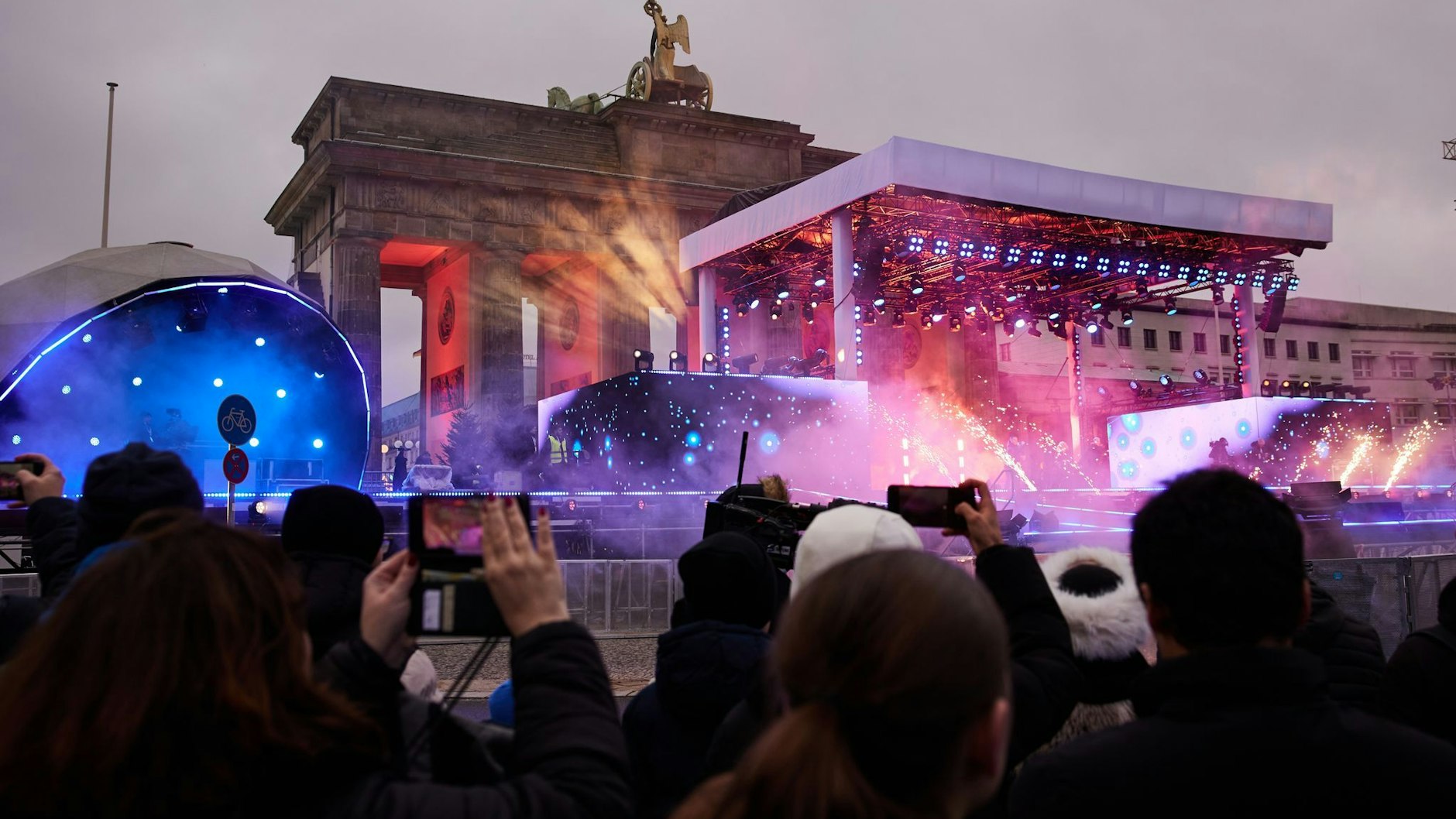 Blick auf ZDF-Silvestershow «Celebrate at the Gate» am Brandenburger Tor. Die Show wird live am Silvesterabend ab 20.15 Uhr ausgestrahlt. 