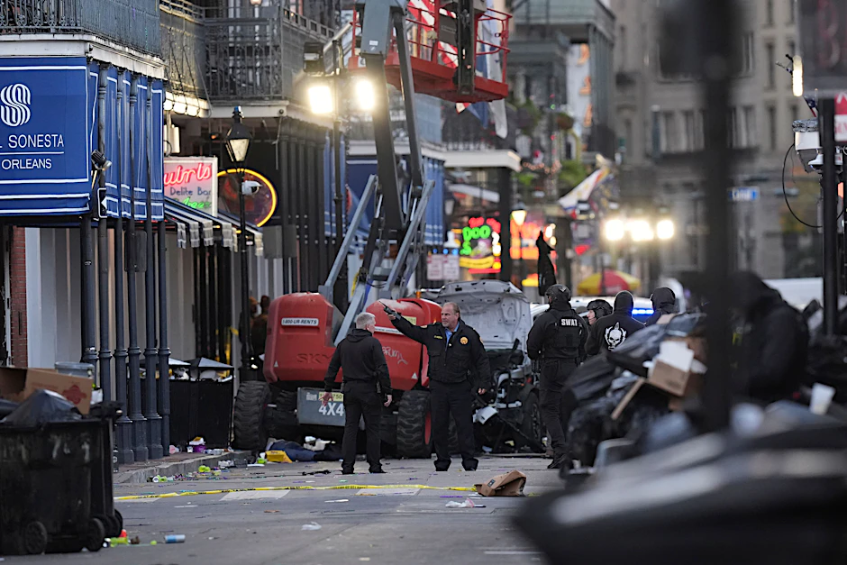 Die Polizei hat die Straße abgesperrt, durch die das Terror-Auto in New Orleans gerast war.