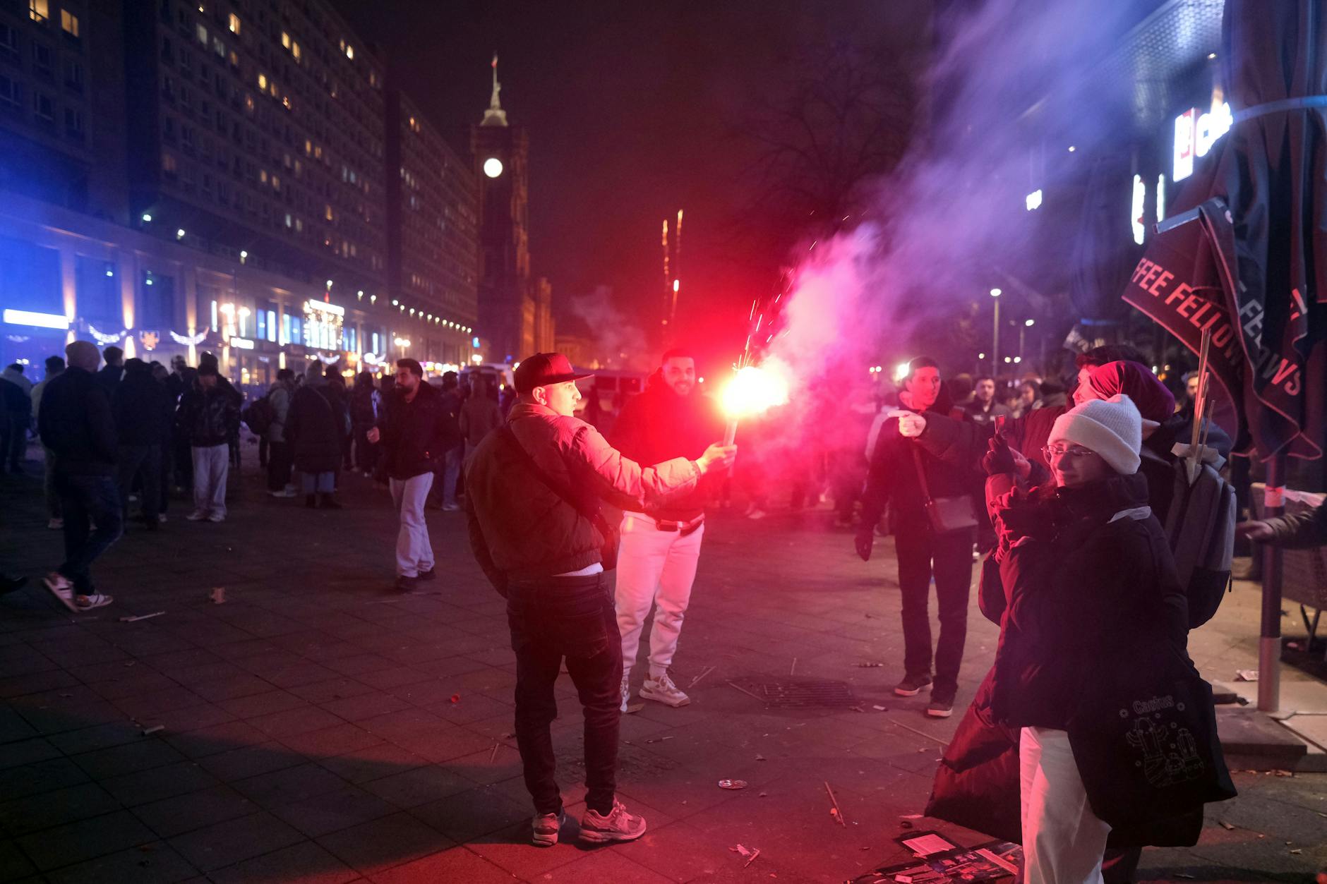 Altbekanntes an Silvester in Berlin? Geböllert wurde jedenfalls wie eh und je.