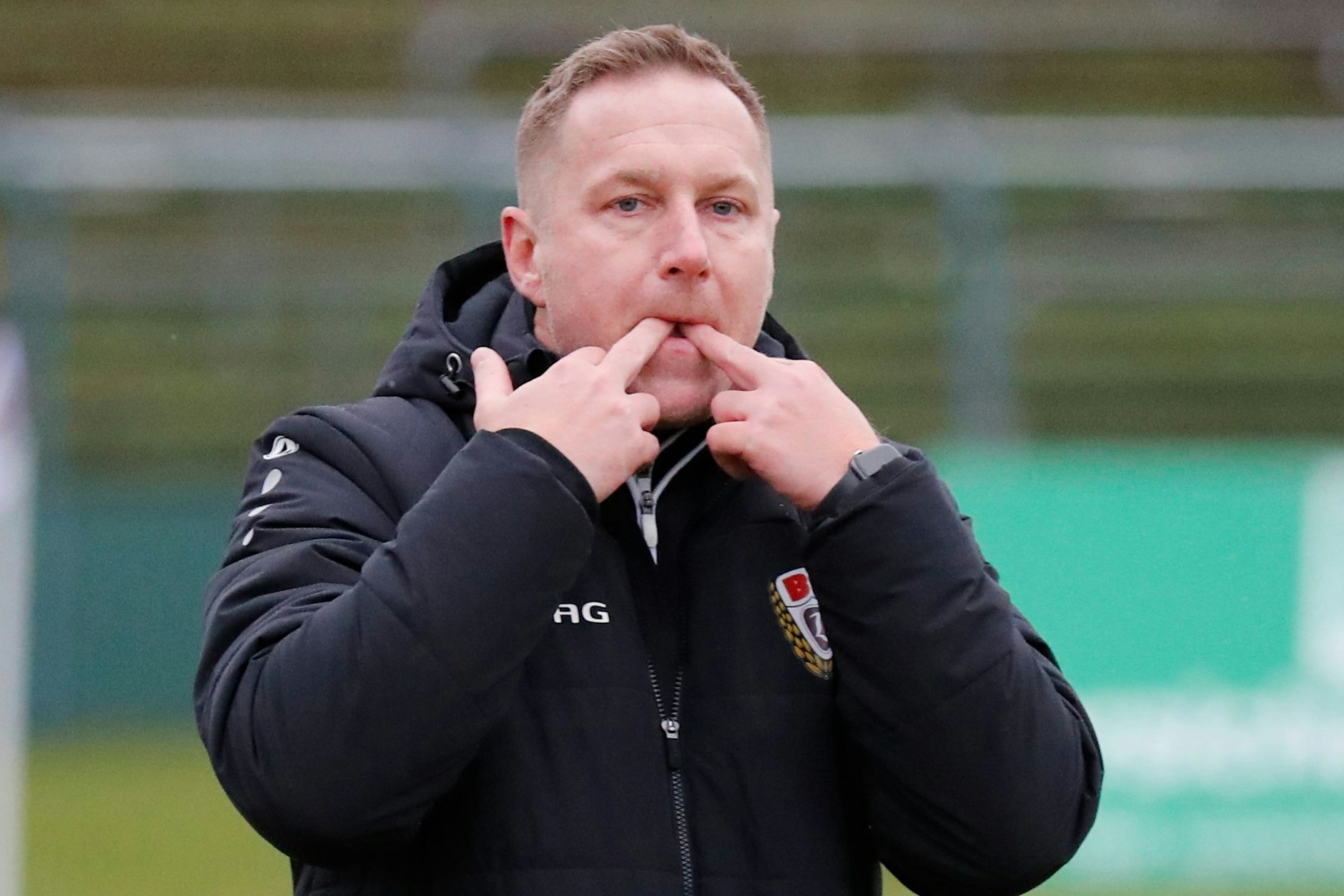 Alles hört auf mein Gepfeife! BFC-Trainer Dennis Kutrieb will seine Dynamos in der Wintervorbereitung richtig fit machen.