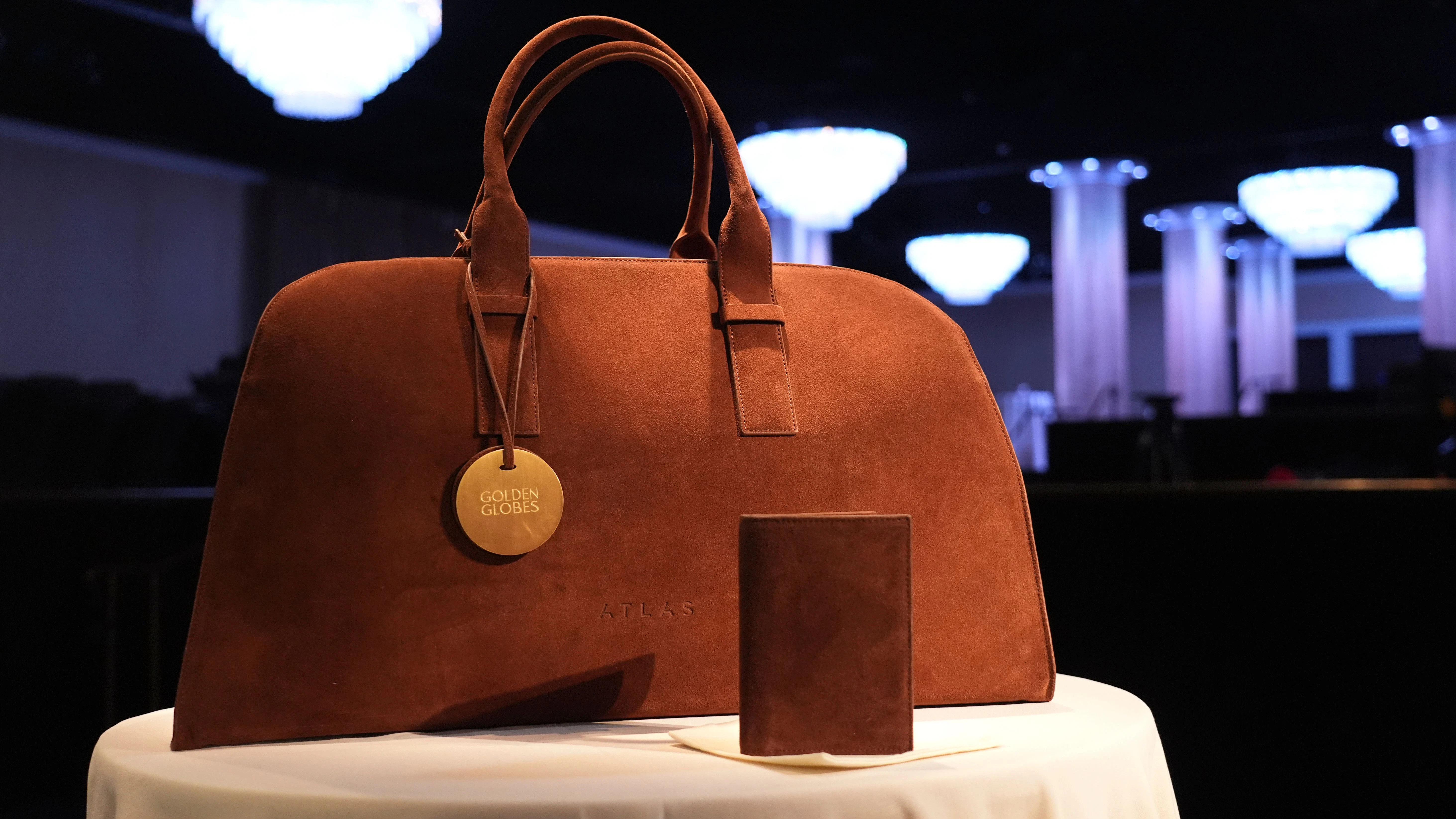 In dieser Geschenke-Tasche werden den Stars die Geschenke bei den Golden Globes überreicht.