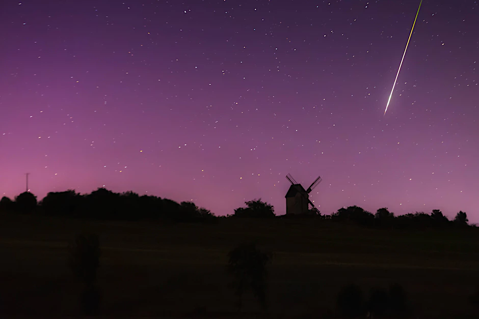 Am 13. August 2024 konnten Polarlichter und Meteore des Perseiden-Meteorschauers den Nachthimmel über Sachsen verzaubern, beim Liebschützberg bei der Bockwindmühle – ein seltenes und beeindruckendes Himmelsschauspiel. Auch in diesem Jahr gibt es wieder Chancen auf magische Nächte: Die Quadrantiden stehen bevor – und vielleicht zeigen sich erneut Polarlichter.