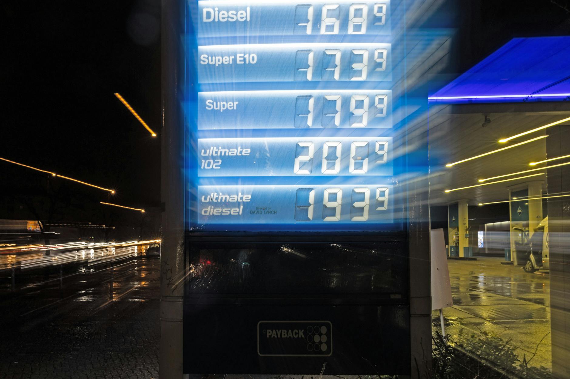Die Benzin- und Dieselpreise an den Tankstellen schwanken innerhalb eines Tages erheblich. Im Durchschnitt sind die Preise seit Wochen angestiegen.