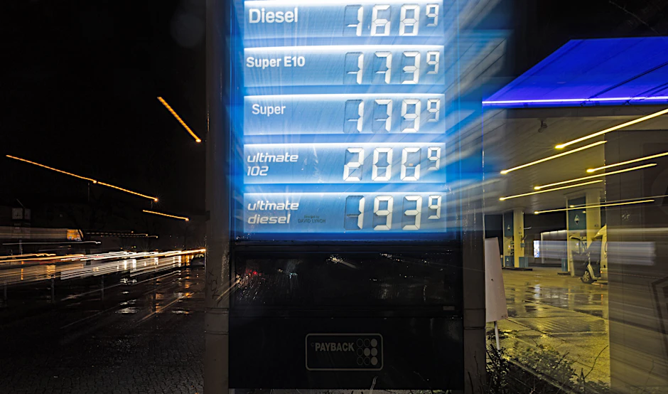 Die Benzin- und Dieselpreise an den Tankstellen schwanken innerhalb eines Tages erheblich. Im Durchschnitt sind die Preise seit Wochen angestiegen.