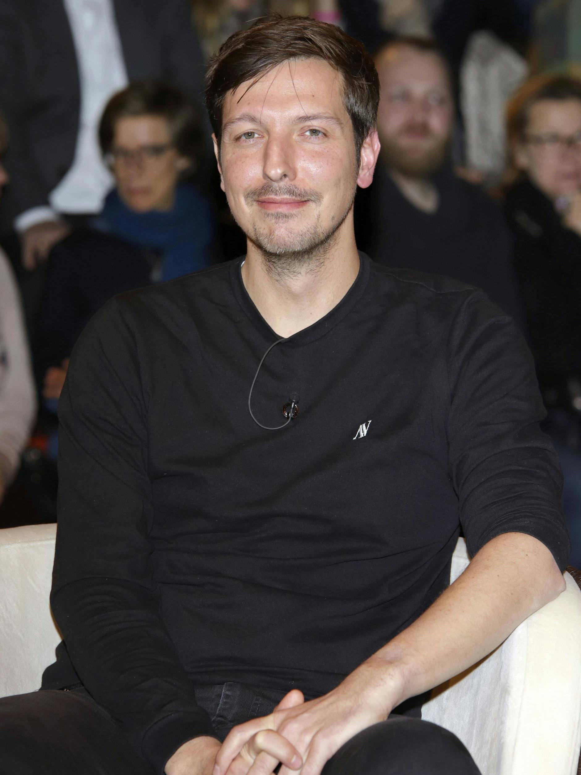 Viele Kulturschaffende stellen sich gegen Thilo Mischke.