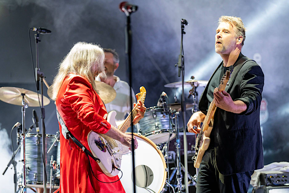 Neue Gesichter in der Band, aber gerockt wird bei Karat nach alter Tradition (hier mit Bernd Römer und dem neuen Bassisten Daniel Bätge). Der 50. Geburtstag steht 2025 an.