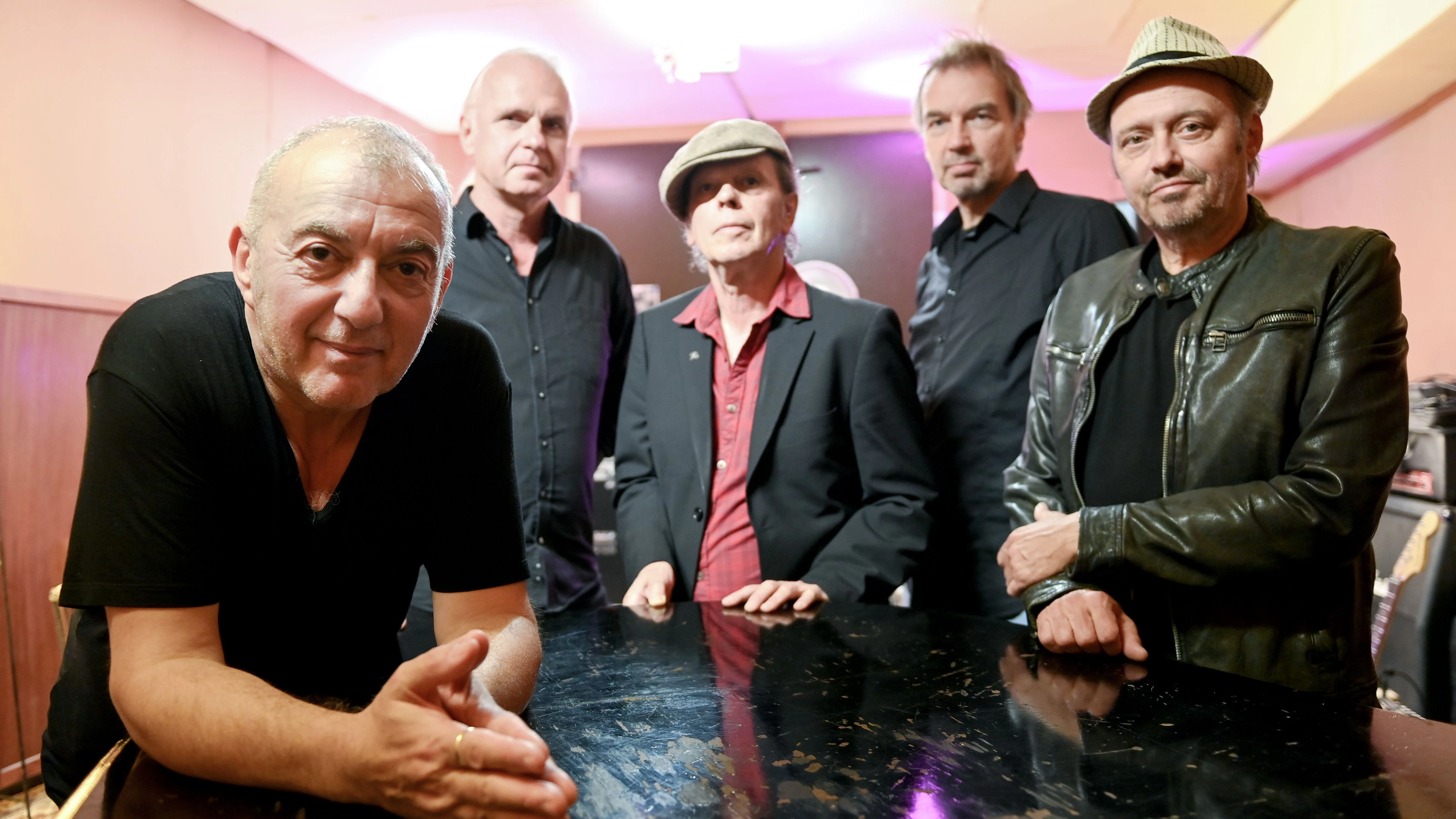 André Herzberg, Stefan Dohanetz, Jürgen Ehle, Andreas „Kulle“ Dziuk und Andre Drechsler: Das ist die Kultband Pankow, die sich dieses Jahr für immer von der Bühne verabschiedet.