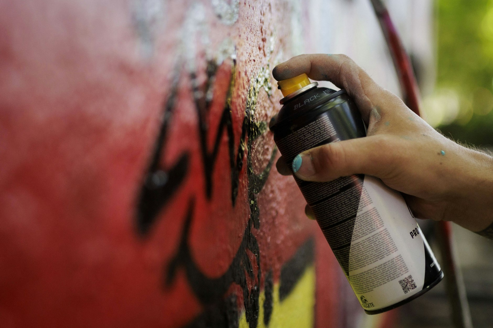 Graffiti an der Wand.