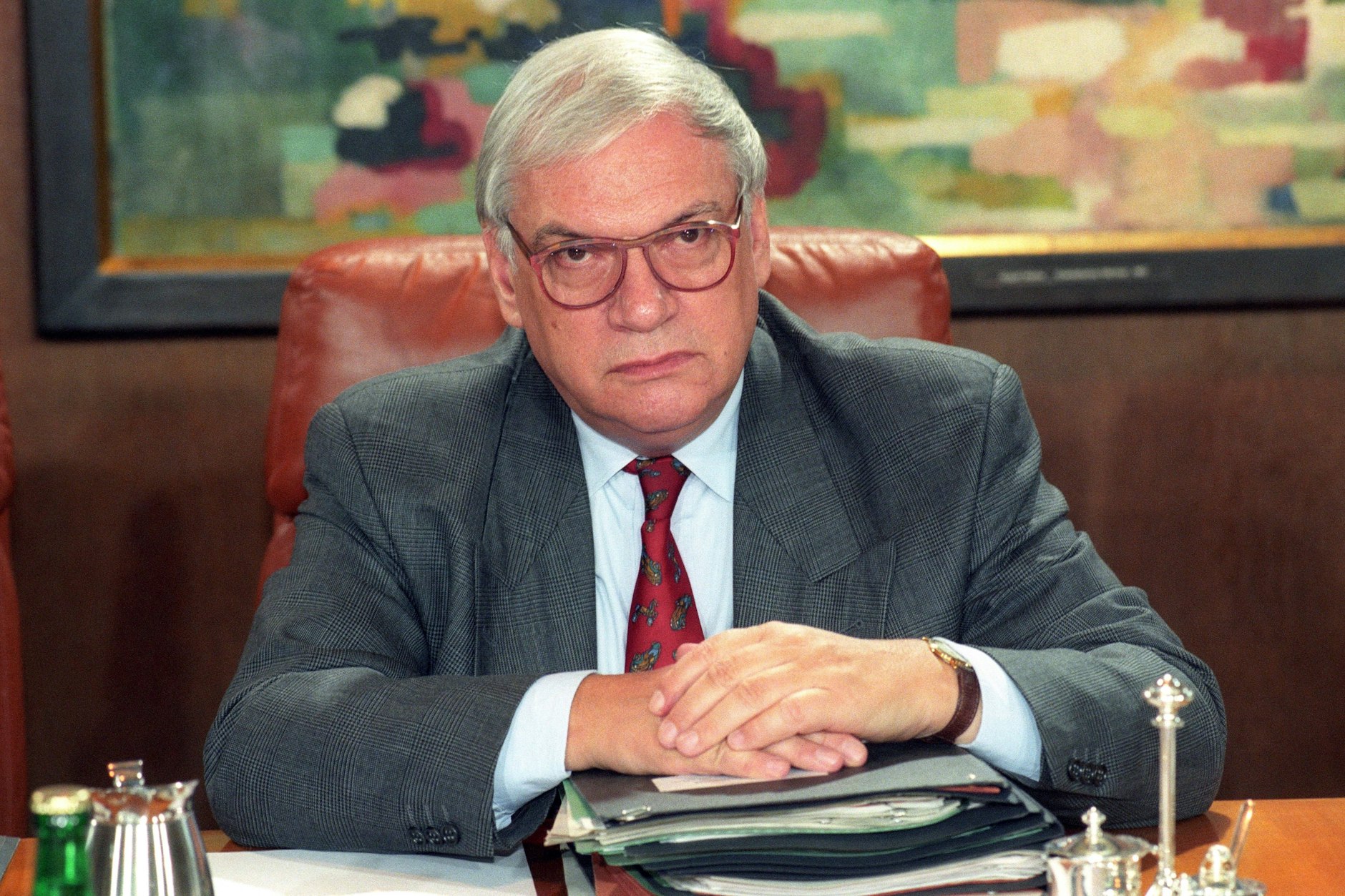 Helmut Schäfer war von 1987 bis 1998 <a href="https://de.wikipedia.org/wiki/Staatsminister_(Deutschland)">Staatsminister</a> im <a href="https://de.wikipedia.org/wiki/Ausw%C3%A4rtiges_Amt">Auswärtigen Amt</a>&nbsp;im Kabinett von Helmut Kohl.