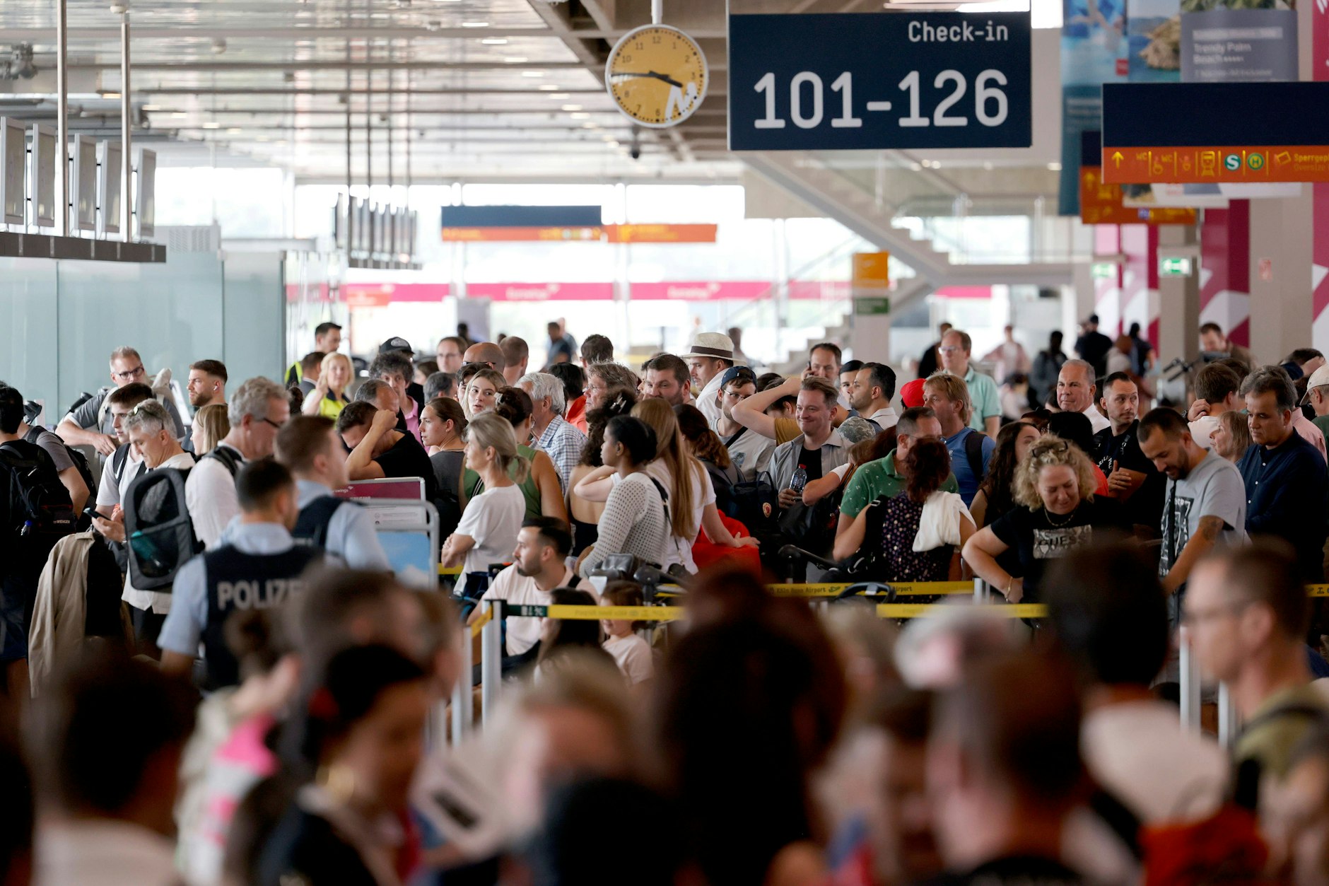 An vielen Flughäfen kam es zu längeren Wartezeiten.