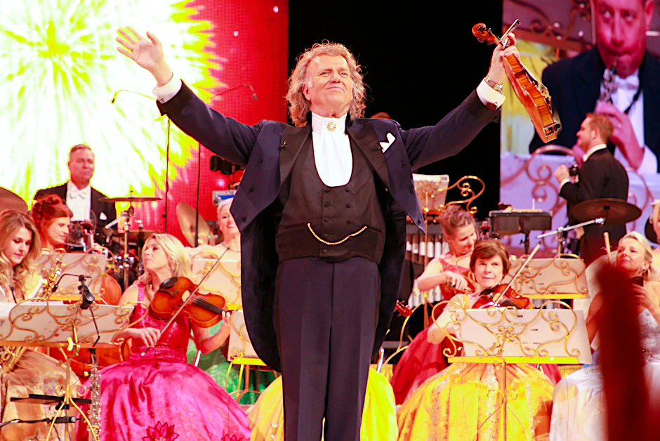 André Rieu ist der unumstrittene Walzerkönig. Am 30. Januar gastiert er in der Berliner Uber Arena.