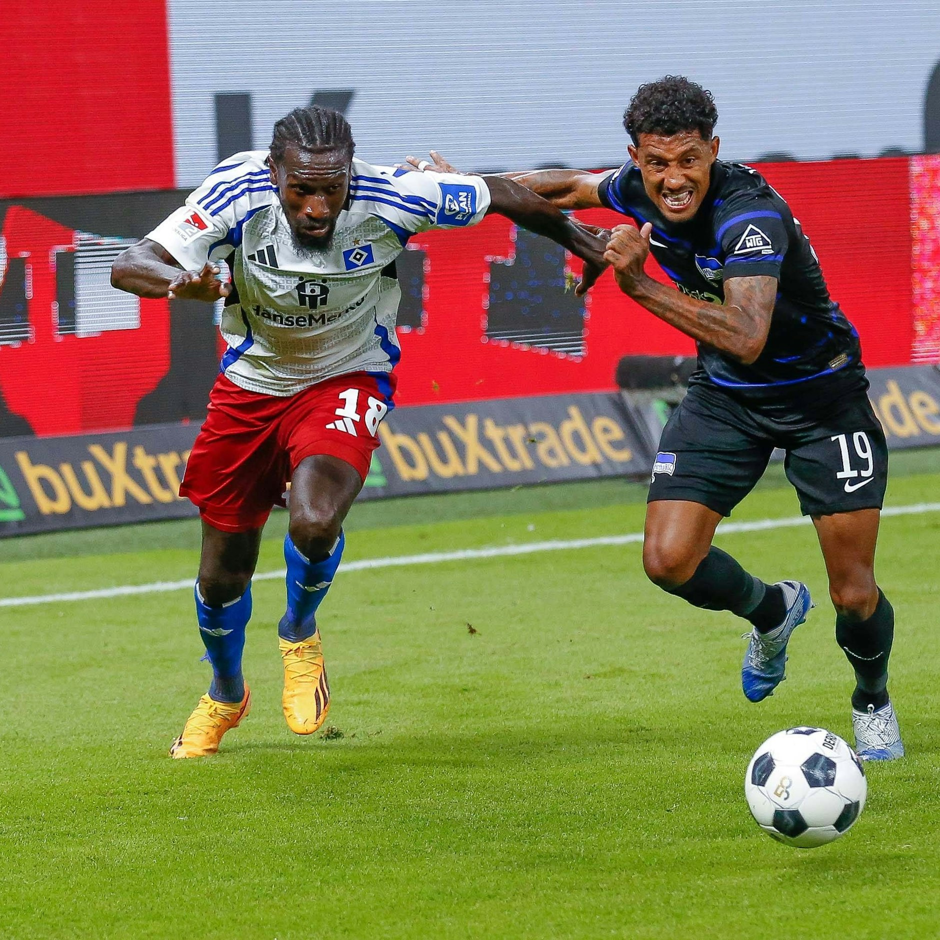 Sein bisher letztes Spiel für Hertha machte Jeremy Dudziak /r.) beim 1:1 gegen den HSV im August 2024.