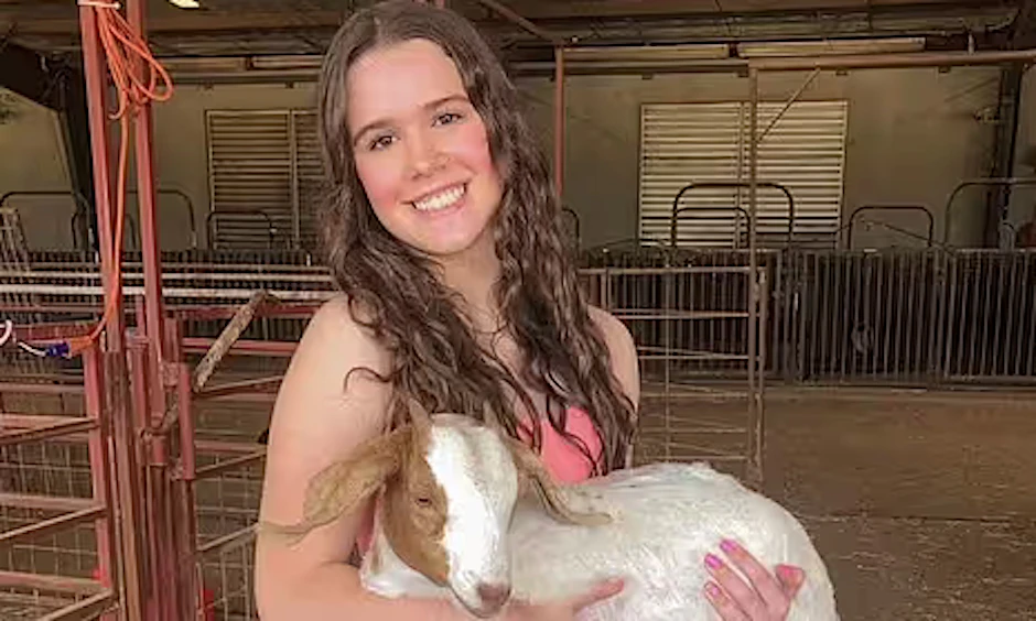 Aubrey Vanlandingham und ihre eigene Ziege Lacey. Sie vergiftete deren Konkurrentin .