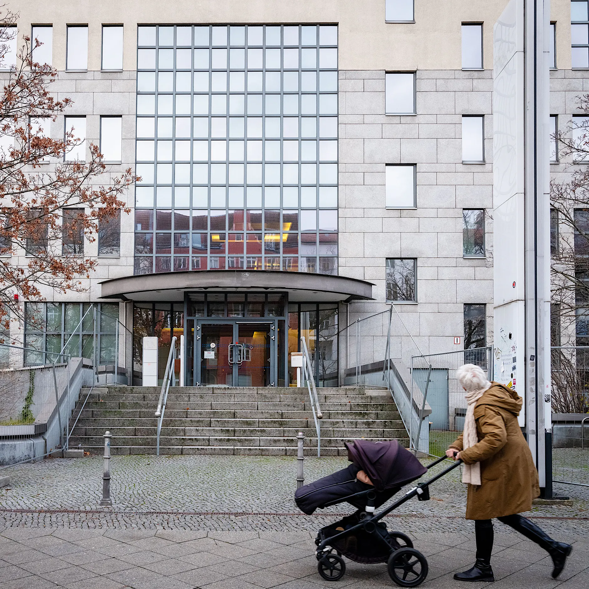 Flüchtlingsunterkunft an der Hasenheide ab 2026: Pläne sorgen für Unruhe in Kreuzberg und Neukölln