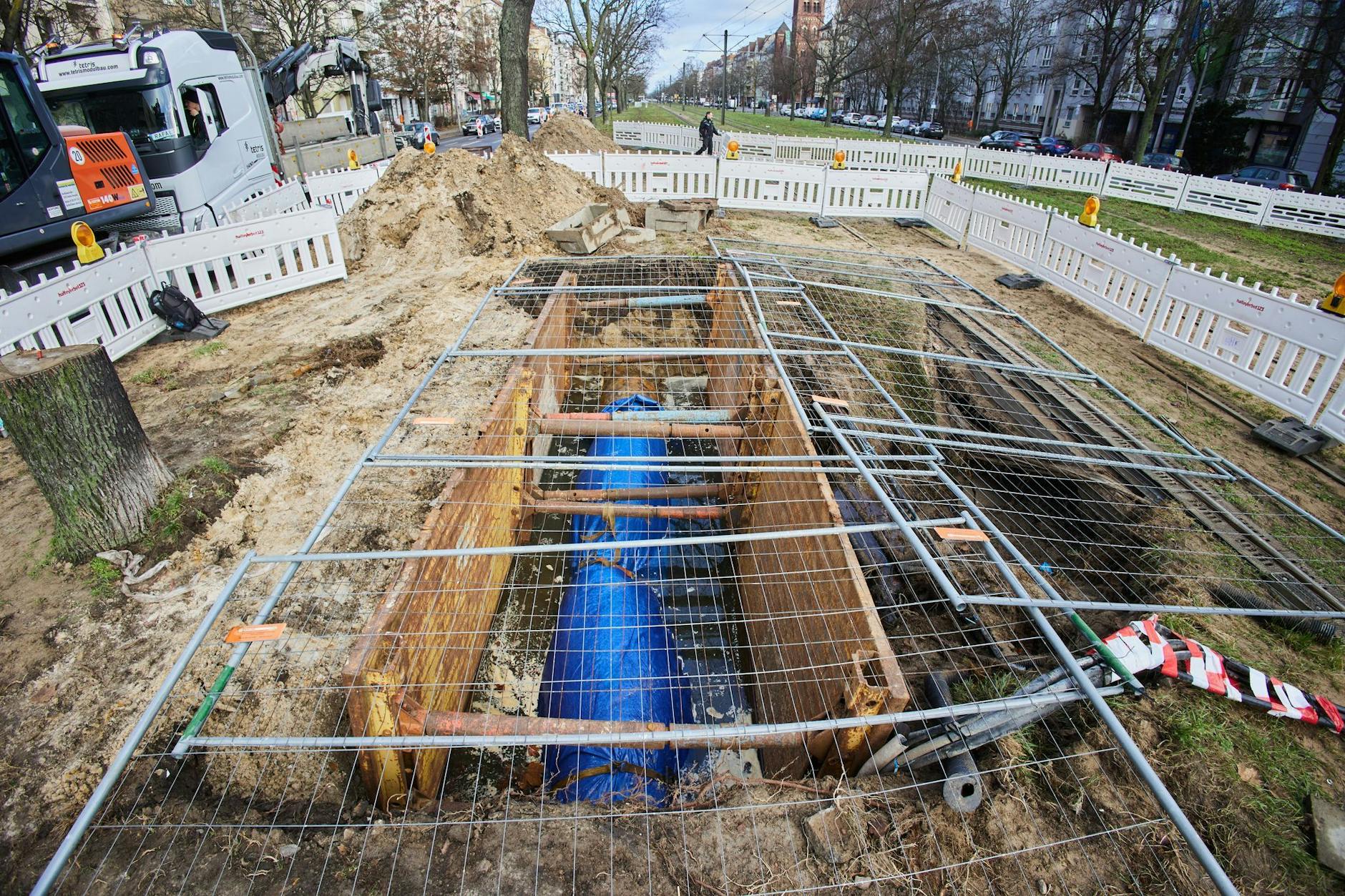 Blick auf das reparierte Wasserrohr in der Seestraße. Am Silvesterabend war das Rohr gebrochen und große Mengen Wasser überfluteten weite Teile der Seestraße. Durch den sinkenden Wasserdruck lief in zahlreichen Berliner Bezirken kein Wasser aus dem Wasserhahn.