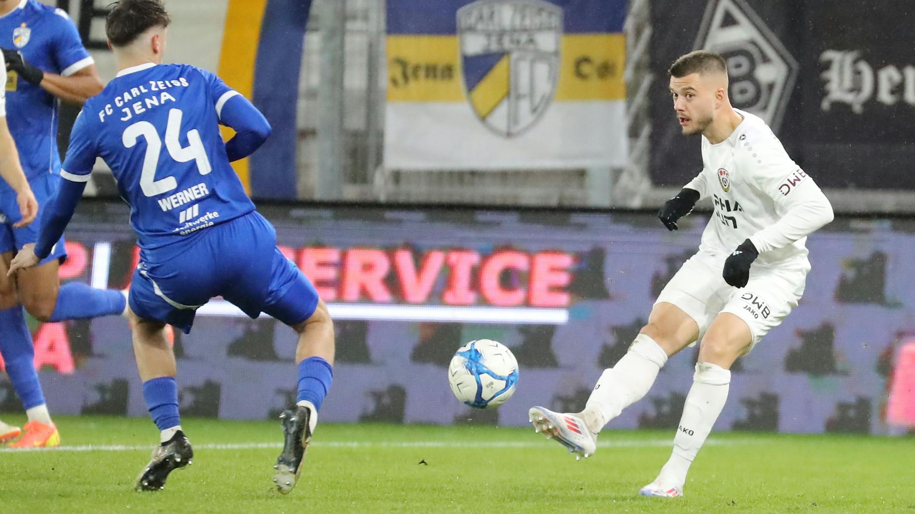 Hat ganz viel Gefühl im Fuß und ein heißes Herz für den Fußball: Ivan Knezevic (r.).