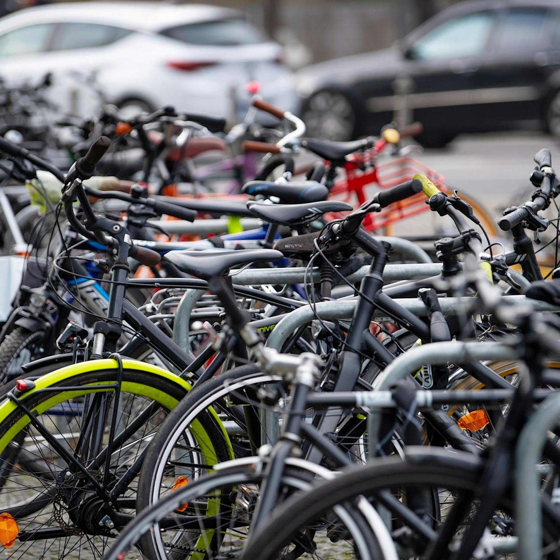 Mehr Einbrüche, weniger Diebstähle in Berlin: Kriminalität verlagert – aktuelle Polizeistatistik