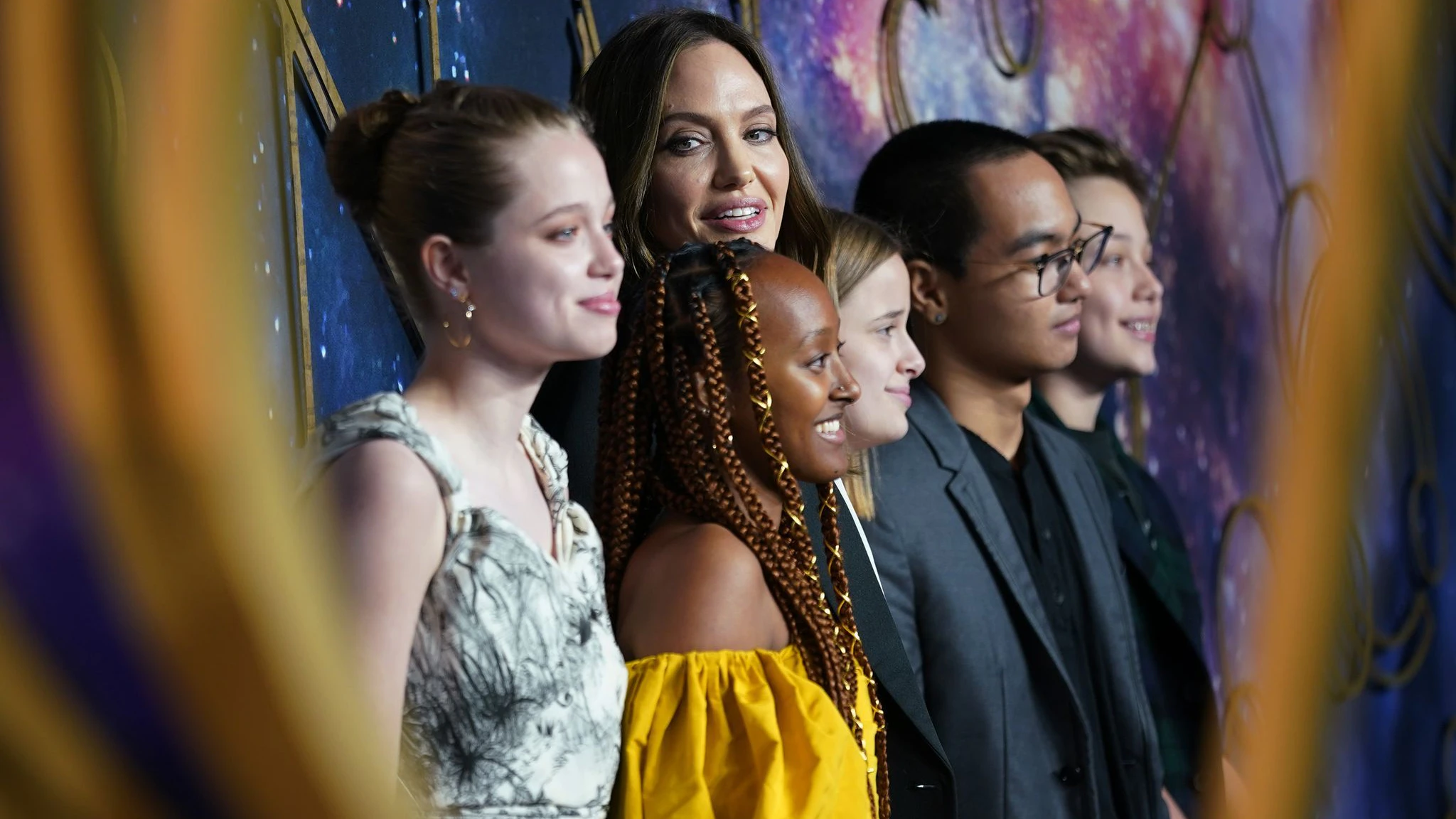 Shiloh, Zahara, Mama Angelina, Vivienne, Maddox und Knox bei einem gemeinsamen Auftritt in London