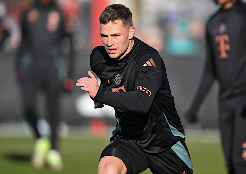 Joshua Kimmich sprintet im Training des FC Bayern. Spielt er nur noch bis zum Sommer für München?