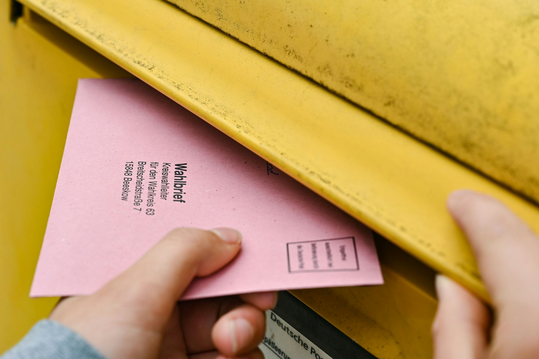 Die Briefwahl wird immer beliebter! Den roten Wahlbrief können Sie unfrankiert in jedem Briefkasten einwerfen.