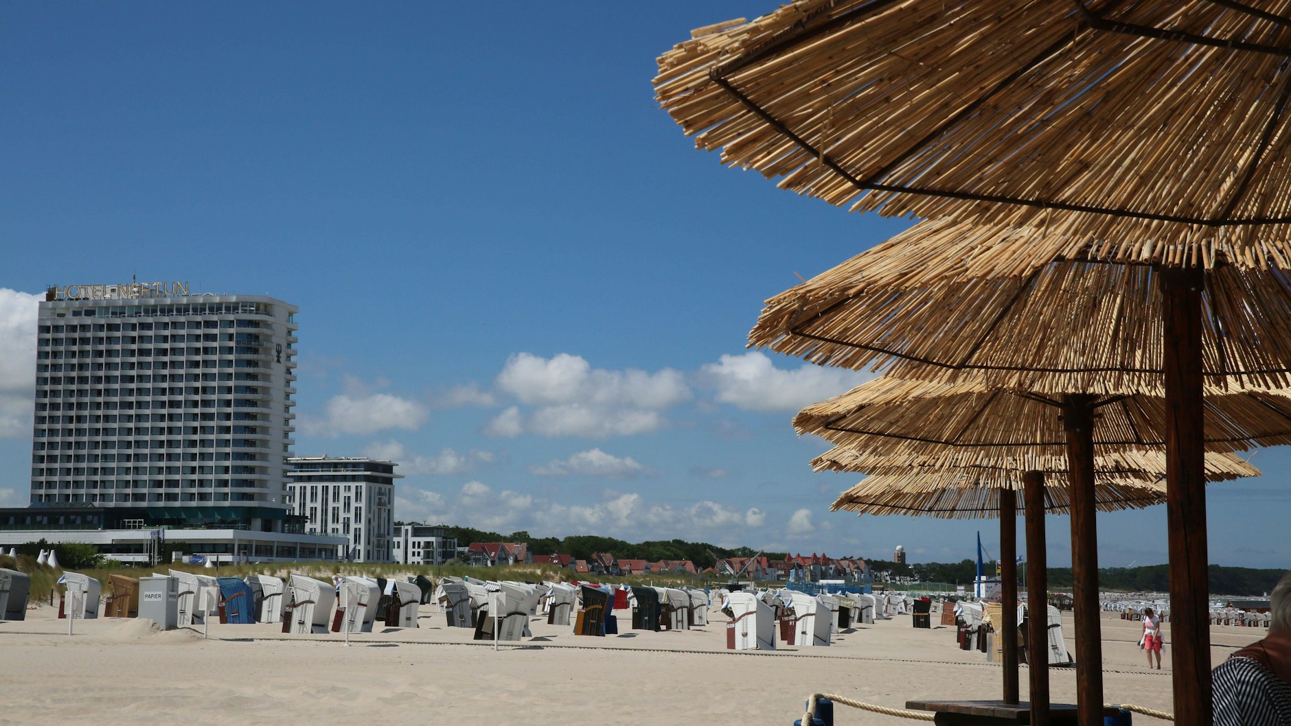 Das Hotel „Neptun“ am schönen Ostseestrand: Zu DDR-Zeiten war das Haus in&nbsp; Warnemünde als Stasi-Hochburg verschrien.