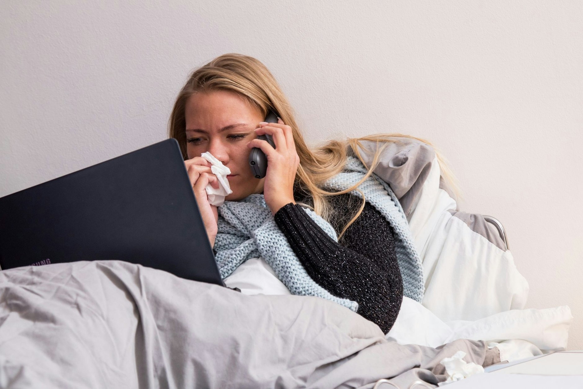 Arbeitnehmer können sich auch per Telefon oder mittels einer Videosprechstunde krankschreiben lassen.