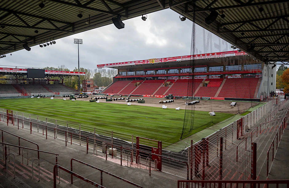 Zuletzt wurde der Rasen im Stadion An der Alten Försterei Ende Oktober ausgewechselt. Ab Dienstag rollen die Bagger wieder beim 1. FC Union.