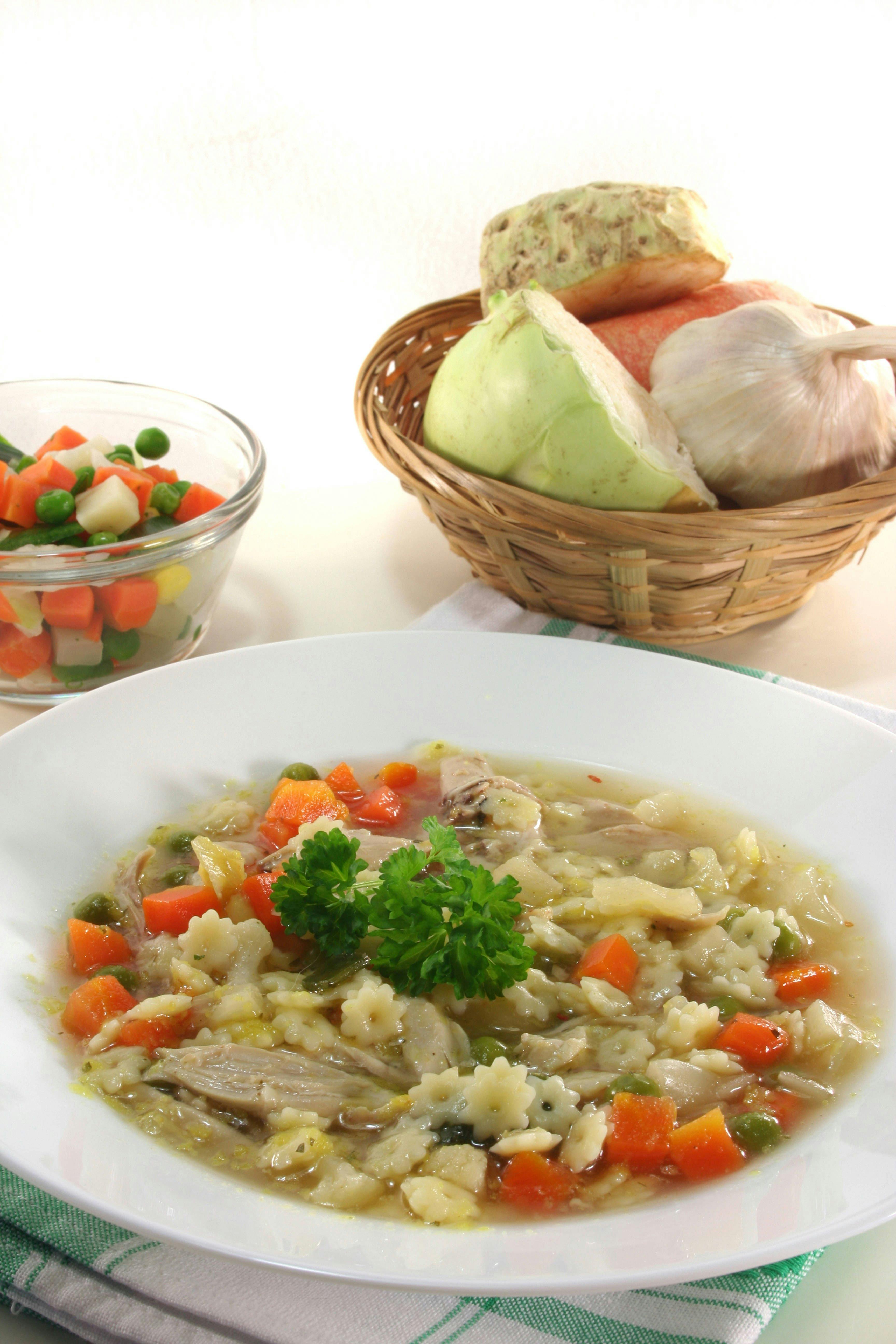 Omas einfache Hühnersuppe – der leckere Geheimtipp gegen Erkältung