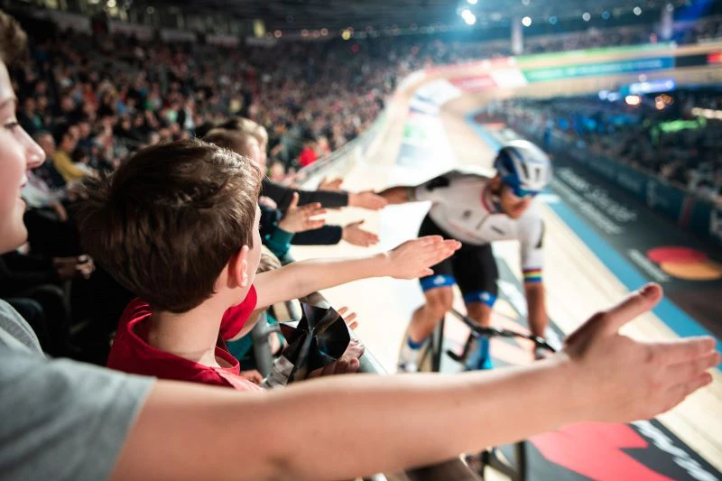 Bei den Sixdays sind Sie dazu hautnah bei den Stars ...