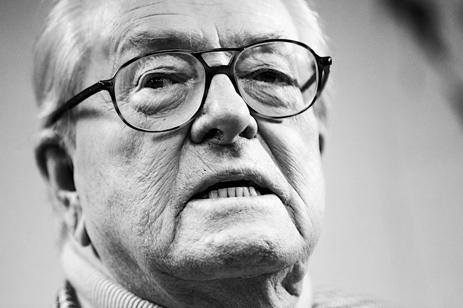 Jean-Marie Le Pen, Gründer und früherer Vorsitzender der rechtsextremen französischen Partei Front National (FN), ist tot. 