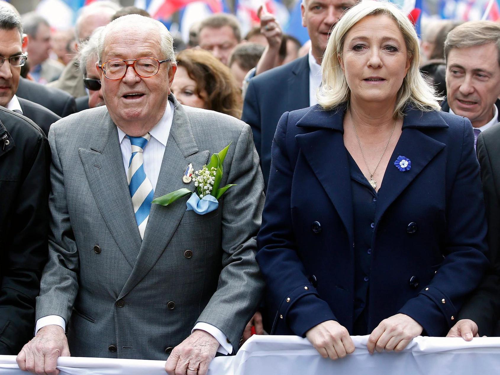 Jean-Marie Le Pen (vorne links) mit seiner Tochter und Nachfolgerin Marine Le Pen. 